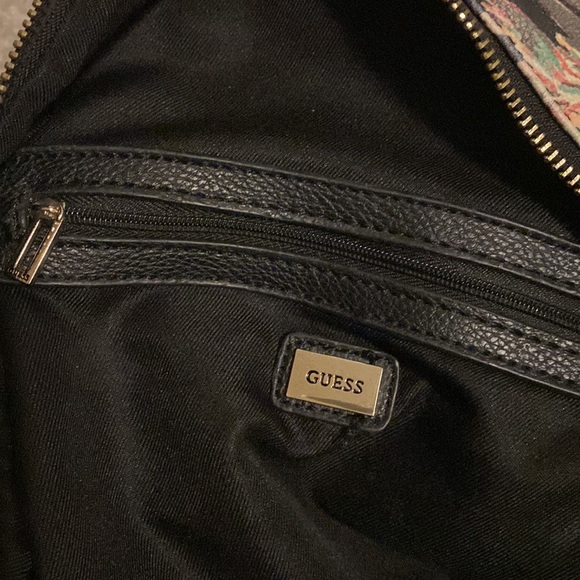 Guess pretty floral backpack with adjustable straps - Picture 5 of 8